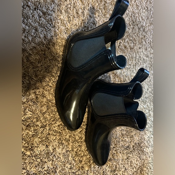 Black short ankle rain boots - size 9, never worn - Picture 7 of 7